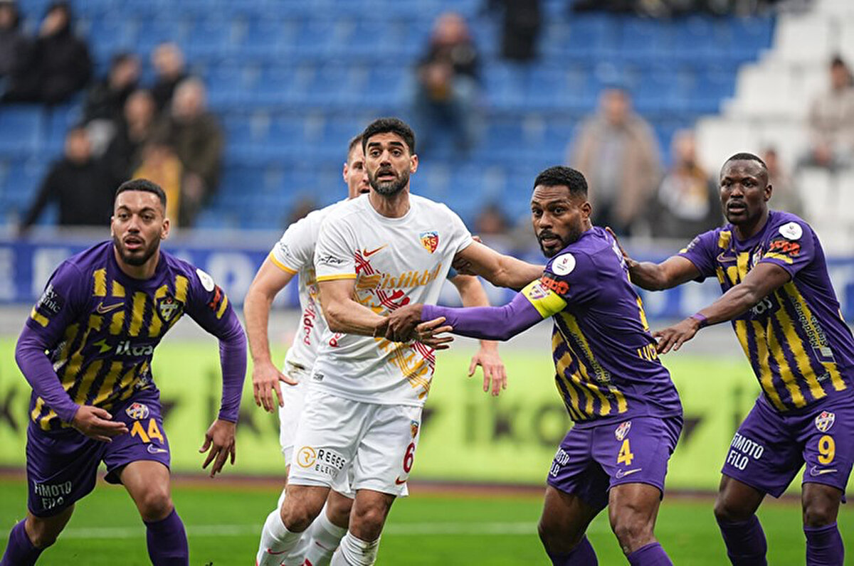 HT Spor'dan Ahmet Selim Kul'un haberine göre, Arda Turan'ın teknik direktörlüğünü yaptığı Eyüpspor'da kulüp, futbolculara bir süredir ödeme yapmıyor.<br>