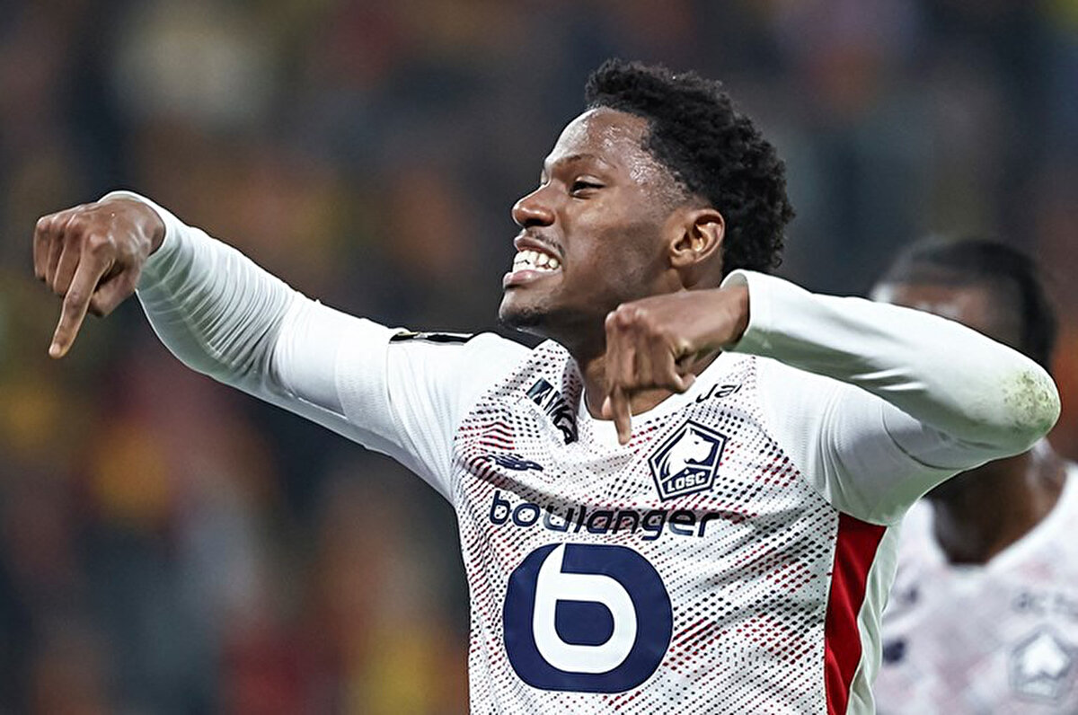 Lille'in Kanadalı golcüsü Jonathan David'in sözleşmesi sezon sonunda noktalanıyor. Fransız ekibiyle yeni kontrat yapmayan ve adı dev kulüplerle anılan 25 yaşındaki forvet için Fenerbahçe iddiası ortaya atıldı.<br>