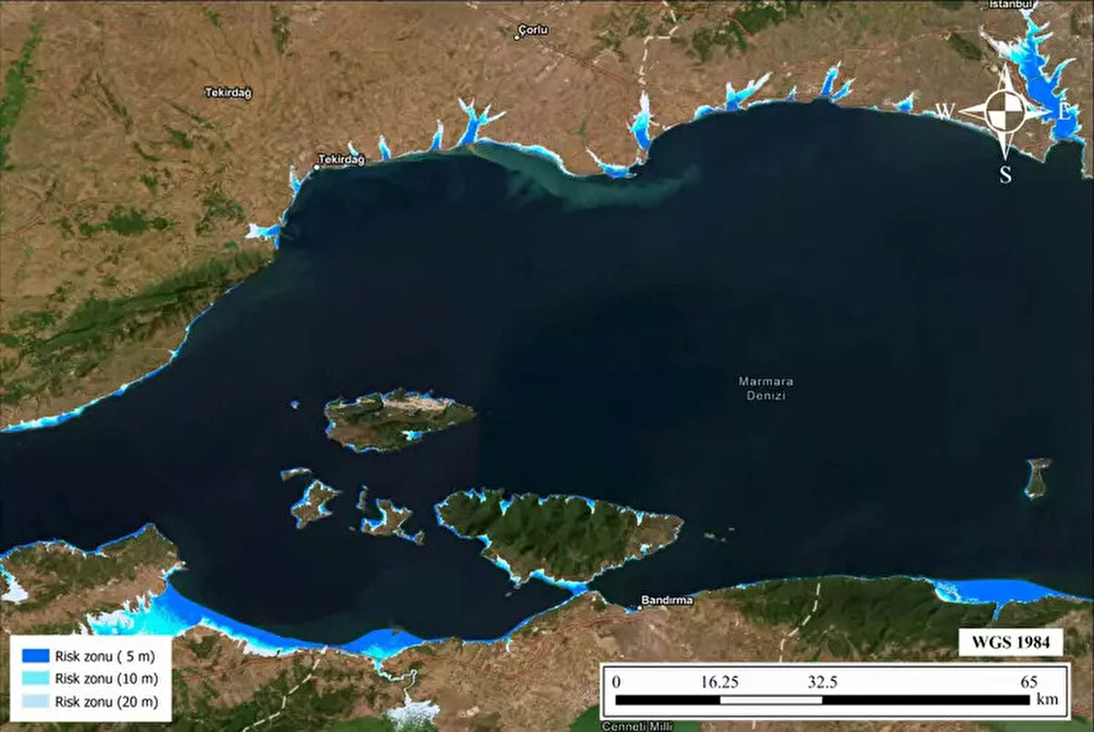 Tsunami etkileri, özellikle düşük eğimli kıyı alanlarında daha belirgin şekilde hissedilecektir. Buna karşılık Marmara'nın iç koylarında, Haliç'te ve Boğaz çevresindeki etkilerin daha sınırlı olacağını öngörüyoruz" dedi.