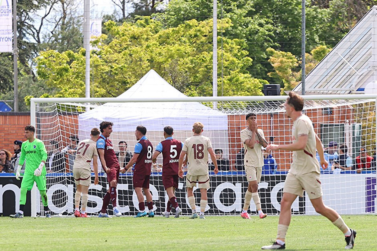 UEFA Gençlik Ligi'nde yarı finale kalma başarısı gösteren ilk Türk takımı olan Trabzonspor 19 Yaş Altı Takımı, yeni bir tarih yazmak için Salzburg ile karşı karşıya geldi.