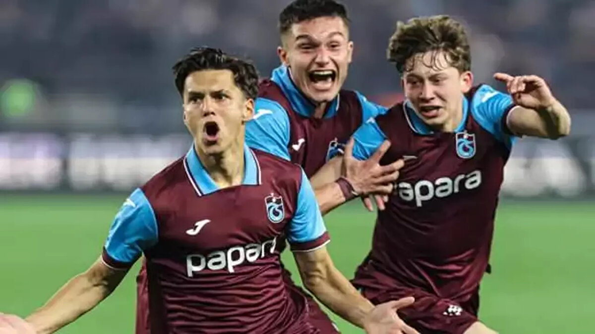 Final pazartesi<br>Trabzonspor'un finaldeki rakibi, bugün AZ Alkmaar ile Barcelona U19 takımları arasında saat 19.00'da oynanacak maçın ardından belli olacak.<br>Bugünkü maçın oynandığı Center Sportif de Colovray tesisi, 28 Nisan Pazartesi günü oynanacak final karşılaşmasına da ev sahipliği yapacak.javascript:;