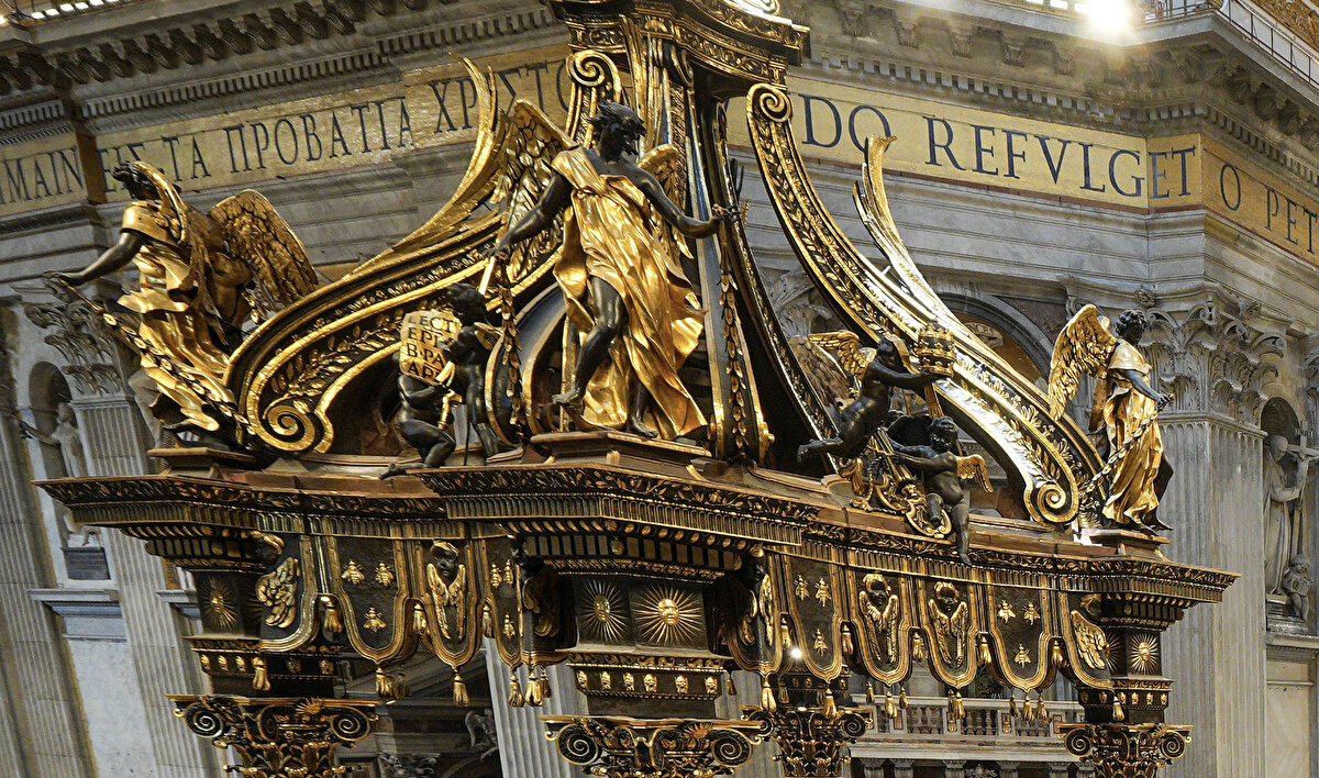 Tabuta bir veda mektubu ve zaman kapsülü<br><br>Cenaze öncesi, Papa’nın naaşının bulunduğu tabut Kamerlengo olarak görev yapan ABD'li Kardinal Kevin Farrell tarafından mühürlenecek. Tabuta Francis’in papalık dönemine dair kısa bir belge ve bu döneme ait basılmış madeni paralar konulacak. Bu uygulama, seküler dünyadaki zaman kapsülü geleneğine benziyor.<br><br>Mühürleme öncesi, papa’nın yüzüne beyaz bir örtü serilecek. Bu, sembolik olarak artık görülemeyeceği anlamına geliyor.