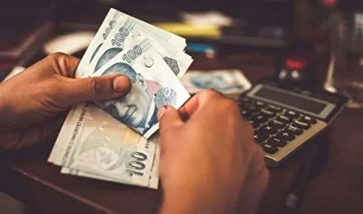 Kurban bayramı emekli ikramiyesi ne zaman yatacak?<br><br>Kurban Bayramı, 6 Haziran 2025 Cuma günü başlayacak ve 9 Haziran Pazartesi günü sona erecek. Geçmiş yıllardaki uygulamalara paralel olarak, emekli bayram ikramiyelerinin bayramdan bir hafta önce ödenmesi bekleniyor.