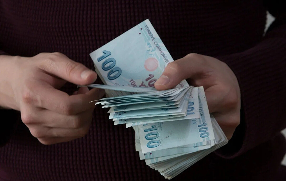 İkramiye tutarı ne kadar?<br><br>2025 yılı için belirlenen emekli bayram ikramiyesi tutarı 4.000 TL olarak belirlenmişti. Bu tutar, Ramazan Bayramı'nda da aynı şekilde ödenmişti.