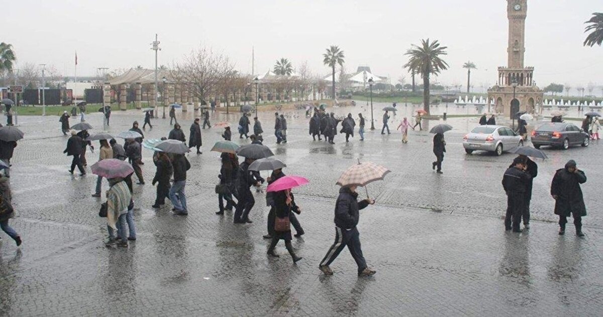 İzmir: Parçalı ve çok bulutlu, yerel sağanak ve gök gürültülü sağanak yağışlı 23
