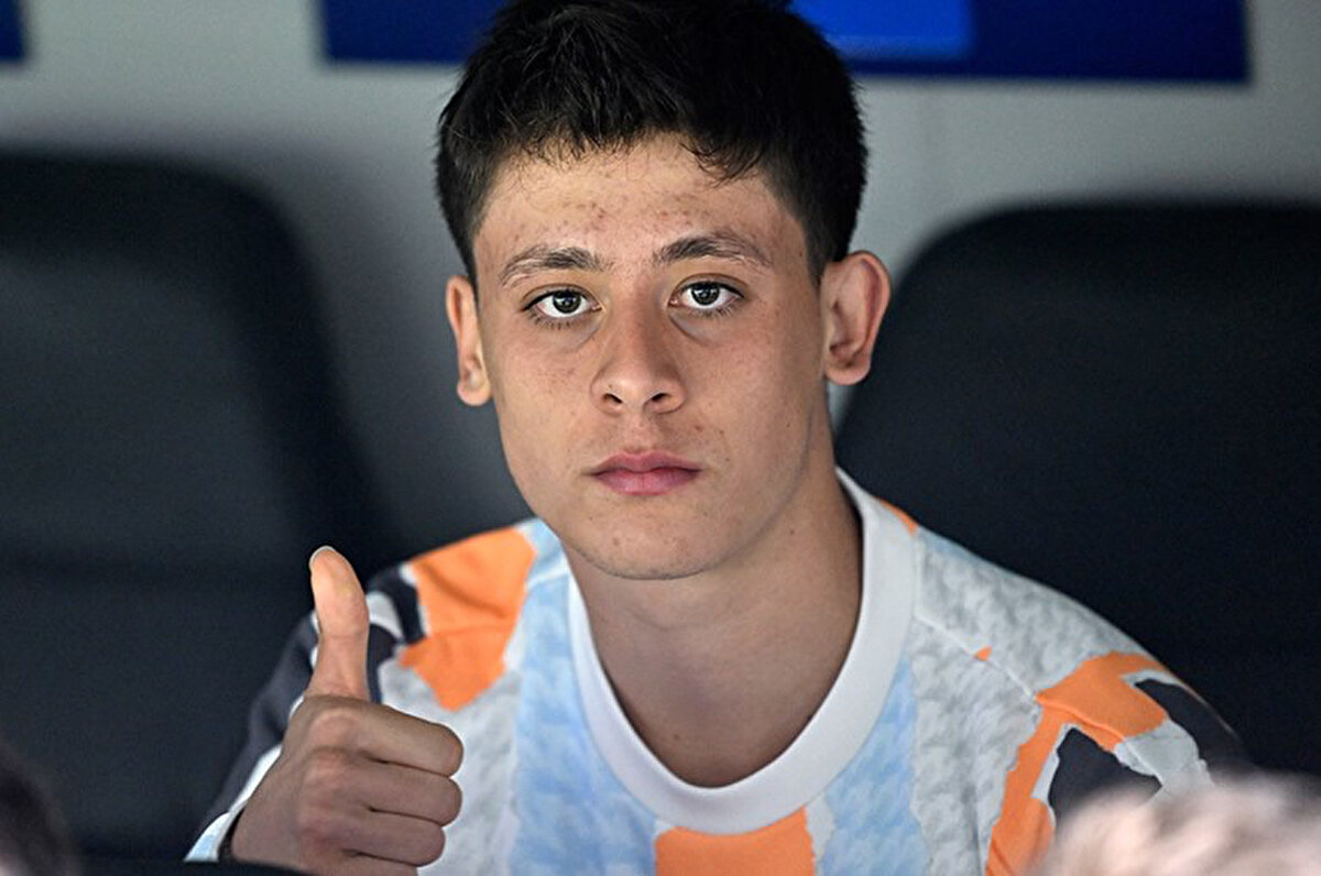 La Liga'nın 33. haftasında Real Madrid, Arda Güler'in golüyle deplasmanda Getafe'yi 1-0 mağlup etti. Mücadeleye ilk 11'de başlayan milli futbolcu, performansıyla Real Madrid Teknik Direktörü Carlo Ancelotti'yi de kendine hayran bıraktı.<br>