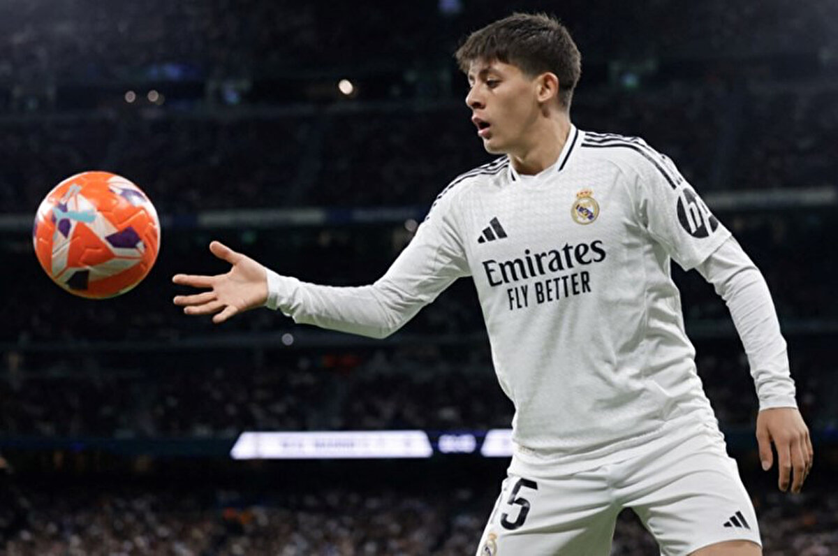 Şu ana kadar 49 maçta forma giyen Arda Güler, 1 maça daha çıkması durumunda Fenerbahçe'nin kasasına toplam 4 milyon euro girecek.<br>