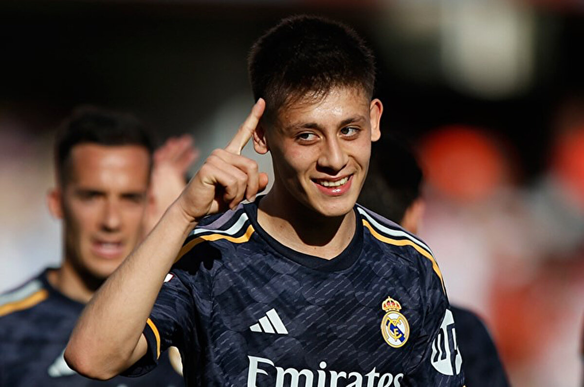 Kalan haftalarda daha çok süre bulması beklenen milli futbolcunun, Fenerbahçe'nin kasasını doldurmaya devam edeceği belirtildi.<br>