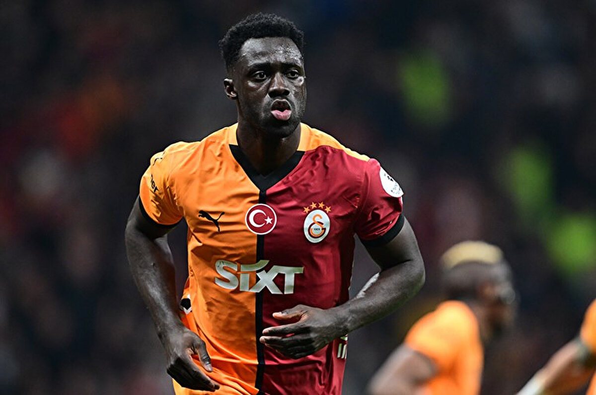 Milliyet'te yer alan habere göre, Galatasaray 1 yıllık opsiyonu şimdiden kullanarak Davinson Sanchez'in sözleşmesini 2028'e kadar uzatacak.<br>