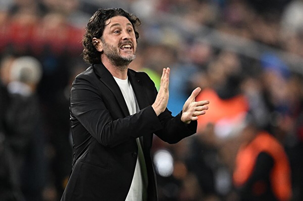 "Galatasaray da hak ederek finale geldi. Kadro değerleri yanılmıyorsam 200-300 milyon euro arasında. Bugün bir yerde okudum. Galatasaray, Fenerbahçe, Beşiktaş, Trabzonspor'un toplam değeri, diğer 15 takımın 1.3 katı. Galatasaray çok iyi oyunculara sahip. Ancak biz Trabzonspor olarak, duygu olarak, oyun olarak o güne en iyi şekilde hazırlanacağız. Kupayı almayı çok arzu ediyoruz."