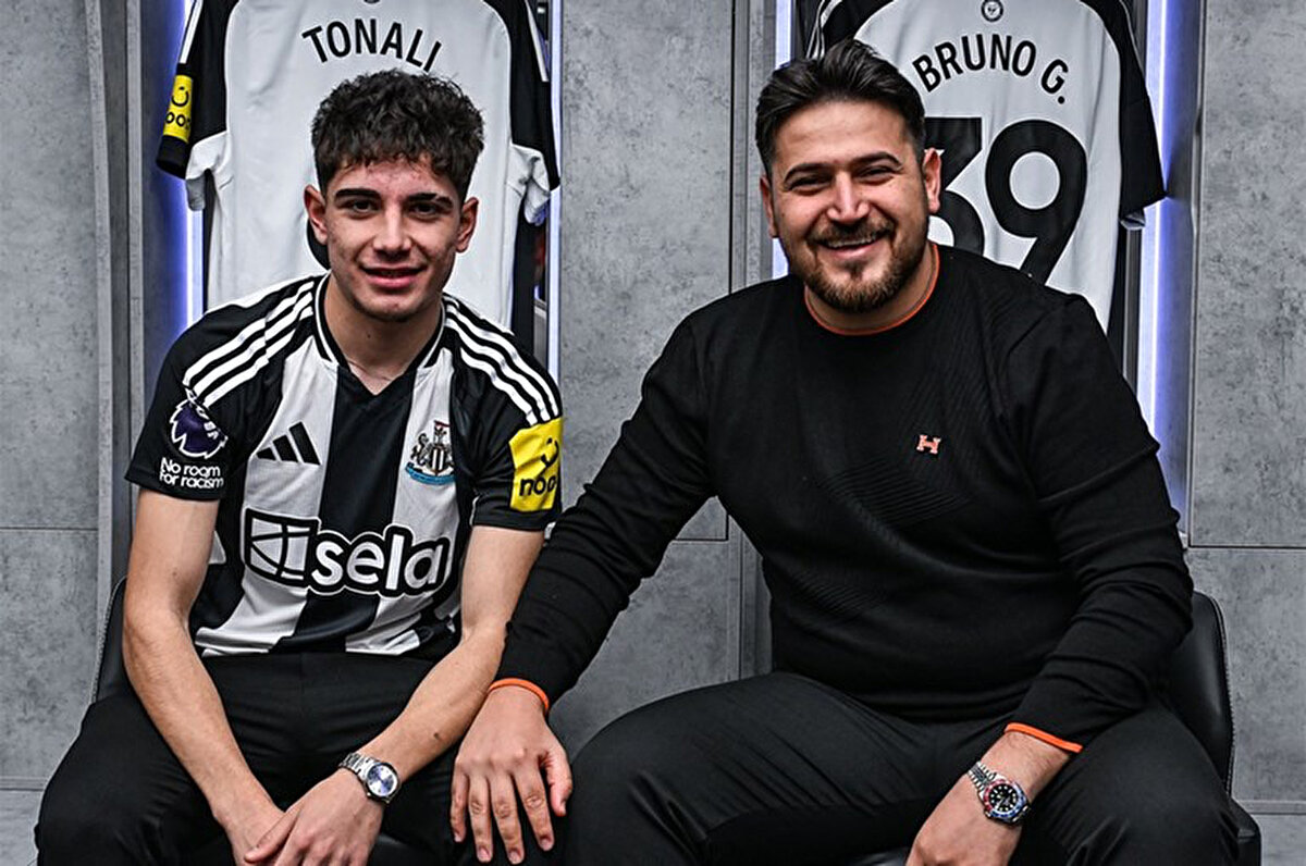 Öte yandan Baran Yıldız, Bölgesel Amatör Lig U19'dan Premier Lig'e amatör lisansla transfer olan ilk Türk futbolcu olarak da kayıtlara geçti.<br>