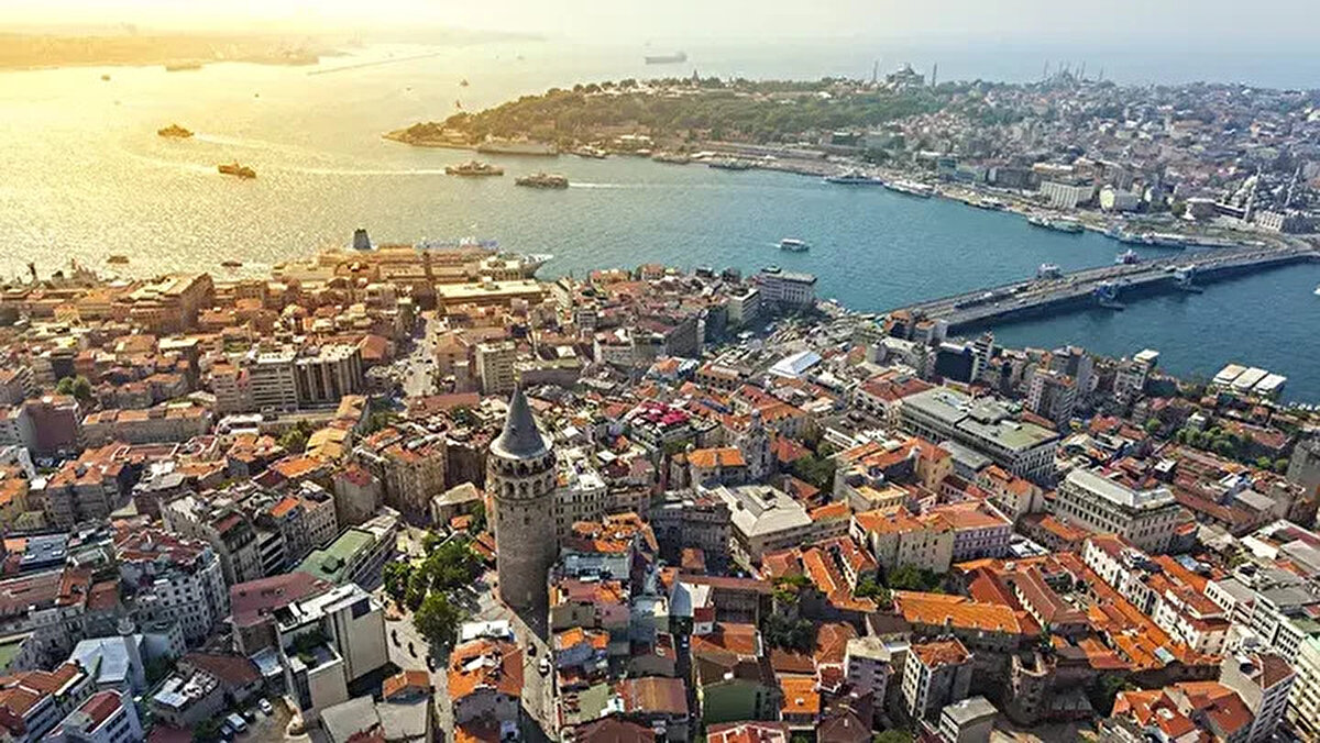 Fay hattına yerleştirilen ivme ölçerler<br><br>Sistemin temelini oluşturan sensörler, fay hatlarının doğrudan kalbine yerleştiriliyor. Erişen, her istasyonda 5 ayrı ivme ölçer bulunduğunu ve her biri için yaklaşık 10 dönümlük alan kullanıldığını açıkladı.