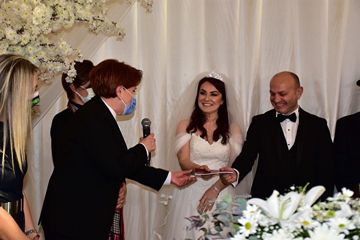 Cevat Kaya kimdir?<br><br>Ekrem İmamoğlu’nun eşi Dilek Kaya İmamoğlu’nun ağabeyi olan Cevat Kaya, iş dünyasında faaliyet gösteren bir isim olarak öne çıkıyor.