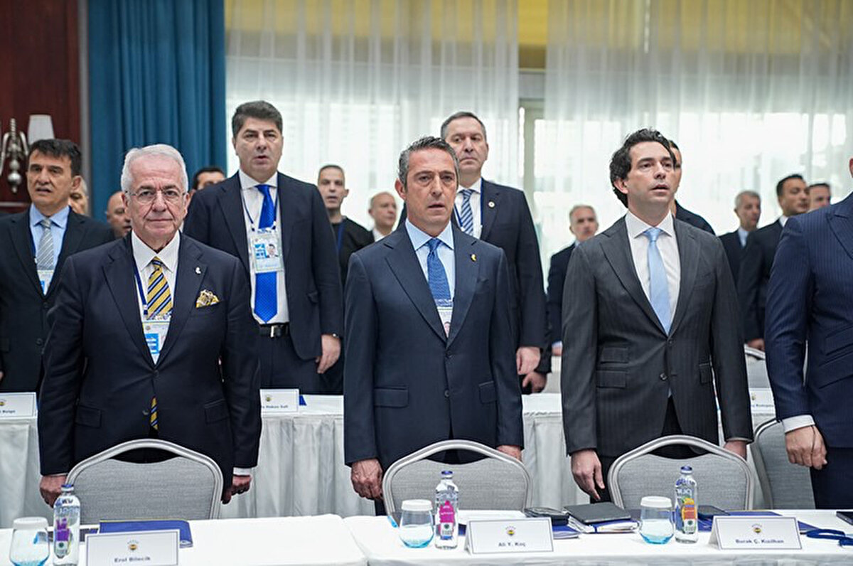 "2026 mayıs sonunda başlayacağız yeni stadyuma. Gerekirse sezonun ilk yarısını başka bir statta oynayacağız. Hamdi Bey, 4 ay diyor, ben 6 ay diyorum. Ne olur olmaz. Böyle bir stada sahip olmak için bu fedakarlığı yapmak zorundayız. Hoca konusunda istikrardan yanayız ve her sene baştan başlamak istemiyoruz."<br>