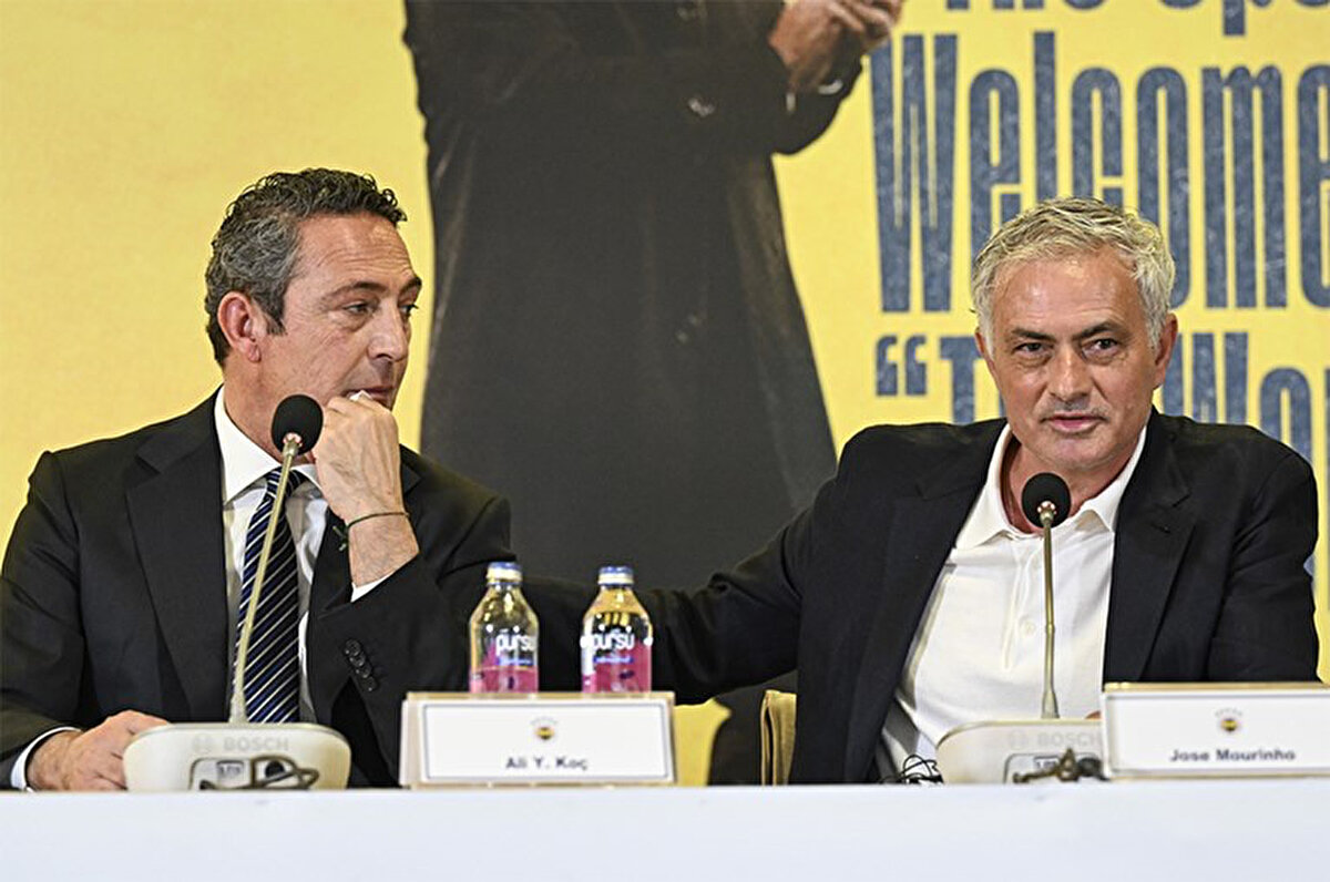 Ali Koç yaptığı konuşmada Portekizli hocanın arkasında durdu ve 1 sene daha sözleşmesi olduğunu belirtti.<br>