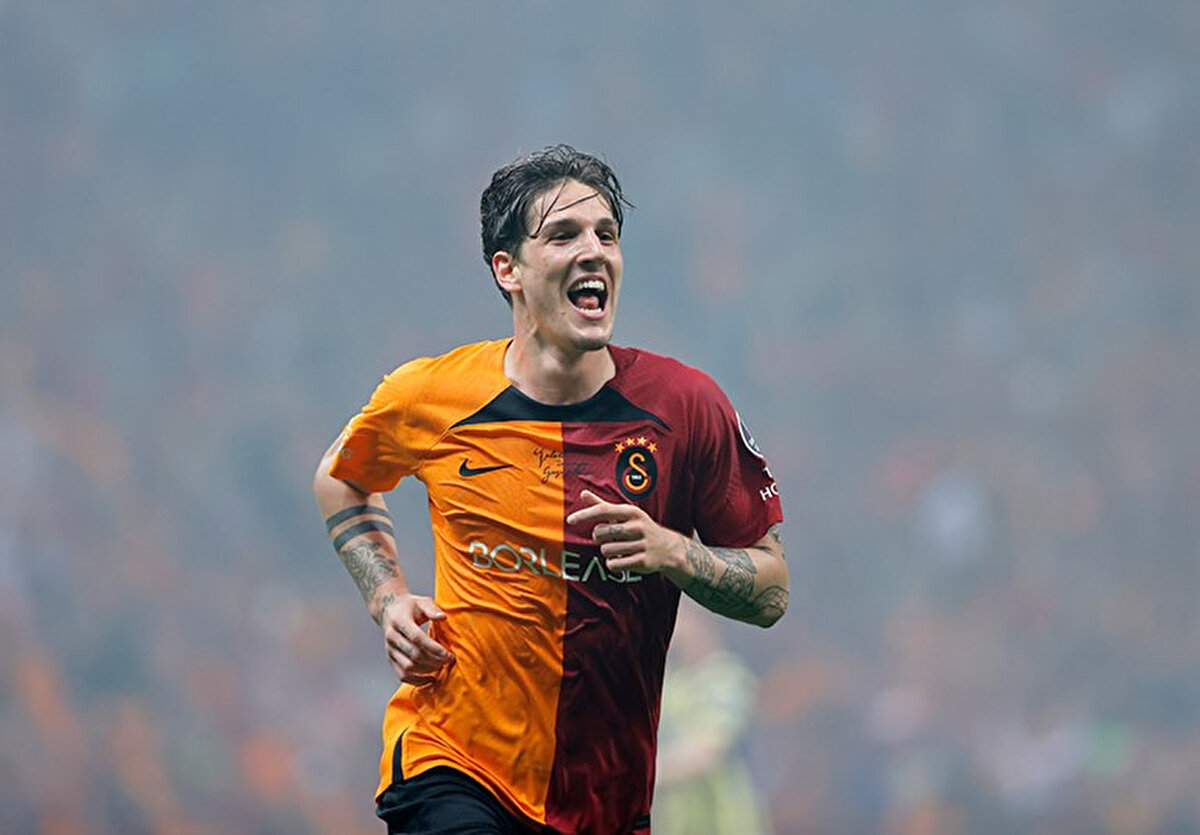 Geçen yaz Galatasaray'a dönmek istemeyen 25 yaşındaki futbolcu, bu kez Şampiyonlar Ligi biletinin alınmasıyla ikna edilmeye çalışılacak.<br>