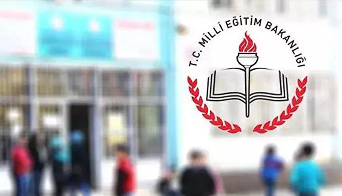 28 NİSAN PAZARTESİ OKULLAR TATİL Mİ? merak ediliyor. İstanbul'da meydana gelen şiddetli deprem nedeniyle perşembe ve cuma günleri eğitim öğretime 2 gün ara verilmişti. Tekirdağ, Kocaeli, Yalova'da ise okullar 1 gün tatil oldu. Deprem tedirginliği devam eden İstanbullular okulların tatil olup olmayacağını araştırmaya başladı. Peki, Pazartesi günü İstanbul'da okul var mı, tatil olacak mı? 28 Nisan Pazartesi günü okullar tatil mi, değil mi?