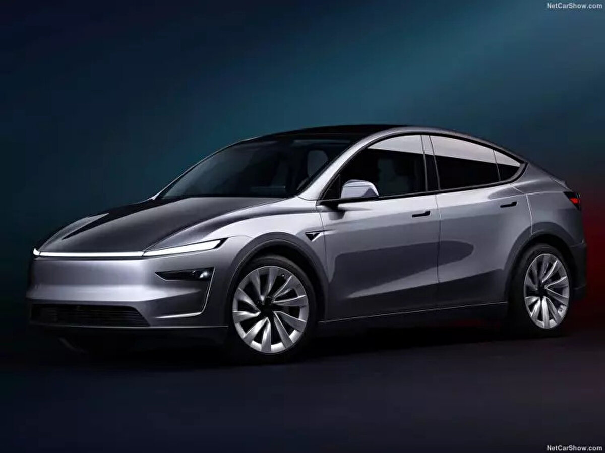 Tesla'dan yapılan açıklamada, en uygun fiyatlı Model Y'nin bugün 17:00'den itibaren sınırlı sayıda olmak üzere araç envanter listesinde yer almaya başlayacağı duyurulmuştu.