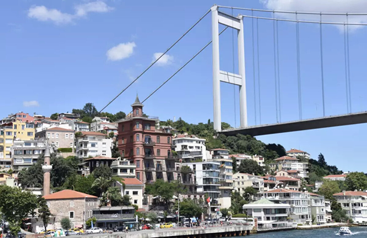 Türkiye Gazetesi'nin haberine göre, Kahramanmaraş depremlerinden sonra İstanbul'un Boğaz'da yaşayan bazı yalı sahipleri konutları satışa çıkararak yalılarını terk etmeye başlamıştı. Bu satışlarla ise alıcı olarak Rus ve Araplar ilgilenmişti. Ancak 23 Nisan depreminden sonra da yabancı yatırımcıda da Boğaz'da yalı tedirginliğe neden oldu.