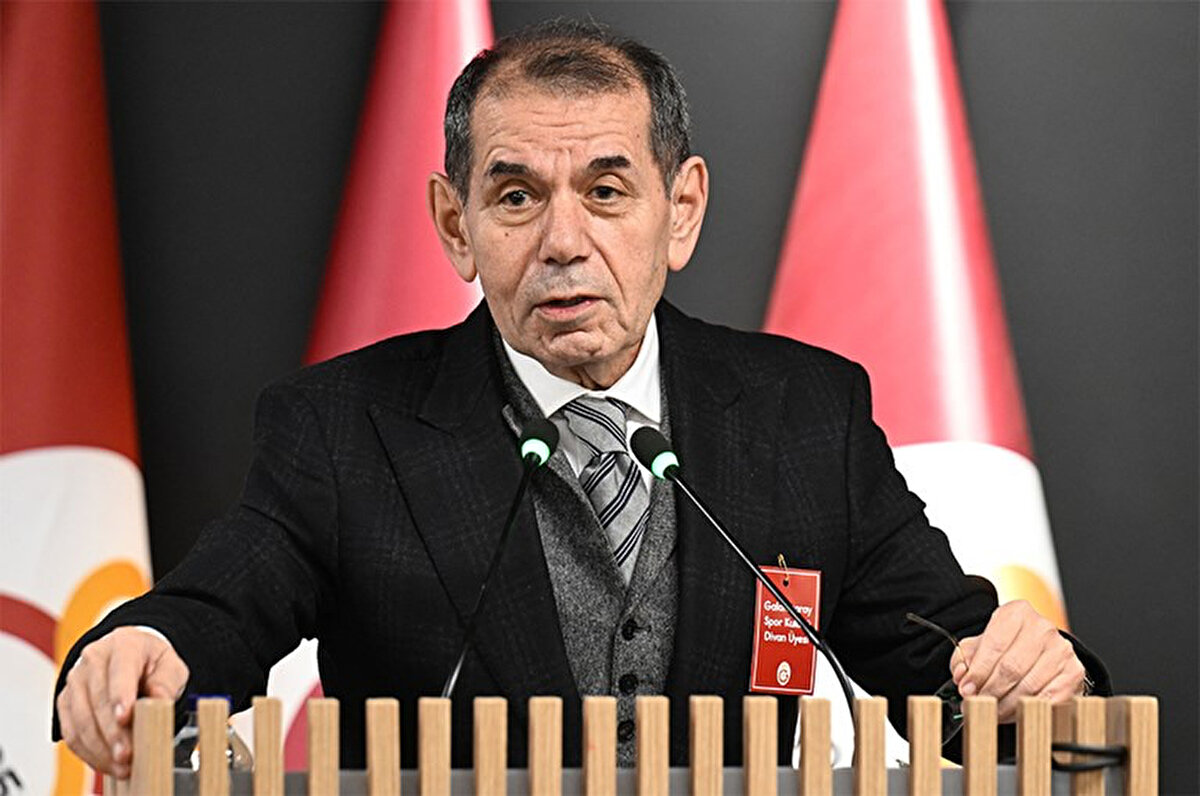 Galatasaray Kulübü Yıllık Olağan Bütçe Toplantısı yapıldı. Galatasaray Başkanı Dursun Özbek, toplantıda genel kurul üyelerine, transfer konusunda flaş açıklamalarda bulundu.<br>