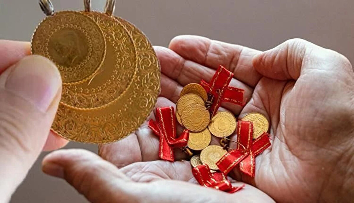 ÇEYREK ALTIN<br><br>Geçen hafta sonu 6 bin 815 lira olan çeyrek altının satış fiyatı yüzde 0,34 azalarak 6 bin 792 liraya geriledi.