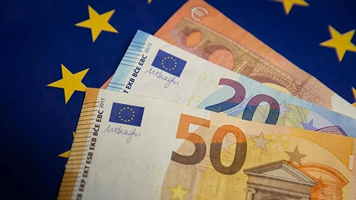 EURO<br><br>Euro ise yüzde 0,20 artışla 43,7160 liraya çıktı.