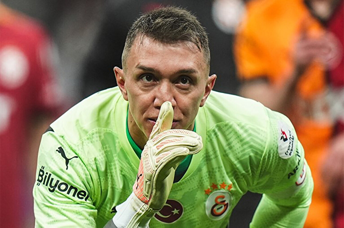 Bir süredir kaleci arayışında olan Galatasaray'ın da Muslera'nın bu tutumu sonrası arayışı durduğu ve Muslera'dan gelecek haberi beklediği belirtildi.<br>