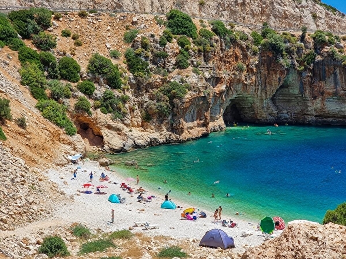 Yalnız değilsin projesi, meydan projesi, peyzaj alanı düzenlemeleri ve üretici pazarlarının kurulması gibi pek çok proje ilçenin Cittaslow olmasında önemli rol oynamış. İlçede her yıl Geleneksel Finike Festivali, Hasyurt Tarım Fuarı, Altınportakal Yağlı Pehlivan Güreşleri, Pıngıdık Şenlikleri başta olmak üzere pekçok fuar ve festival gerçekleştiriliyor. Kadınlar Kulübünde ve her hafta belirli günlerde kurulan üretici pazarlarında yöresel ürünlerin satışı yapılıyor.
