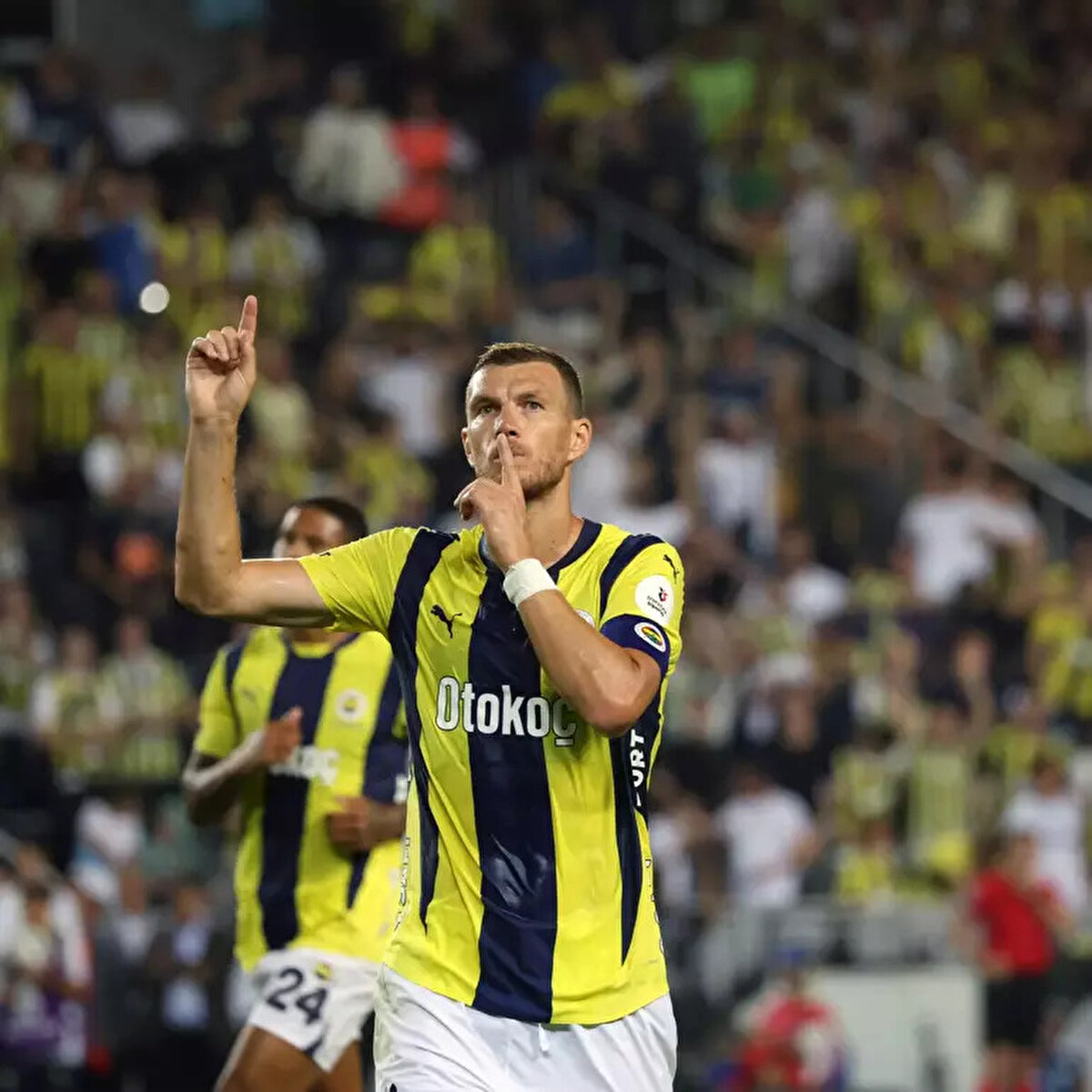 "Daha iyi hissediyorum maskesiz. Normalde bunu takmam gerekiyor. Burnum tam anlamda iyileşmedi. Bunu kullanmam gerekiyor ama daha fazla takmak istemedim. Maskeyle oynamak farklı hissediyor. İlk kez maskesiz oynadım ve golümü attım. Maskeler ve korumalar varken gol atamıyordum. Bunları çıkarınca goller attım."