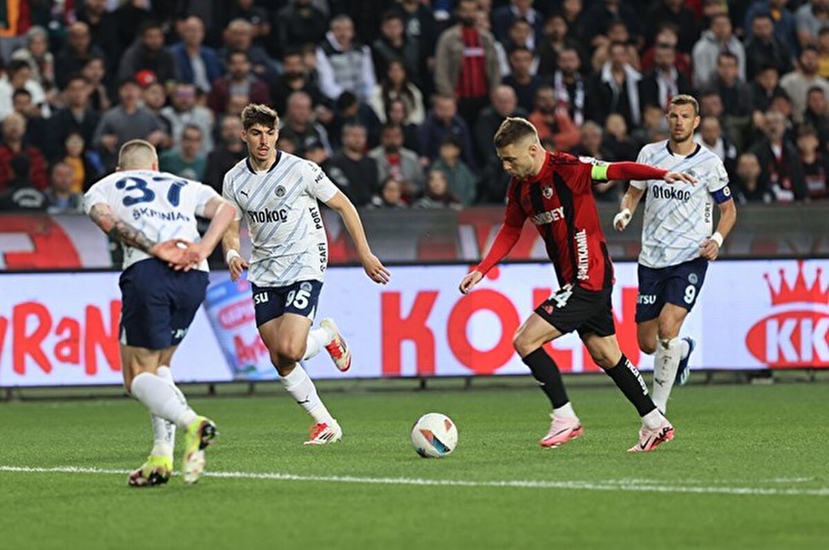 "Fenerbahçe, MHK ile başladı. Diğer kulüpler zaten uzun süredir tepkili. Bu yol bizi daha önce aynı yere götürmüştü. Bu rota bizim navigasyonlarda kayıtlı."