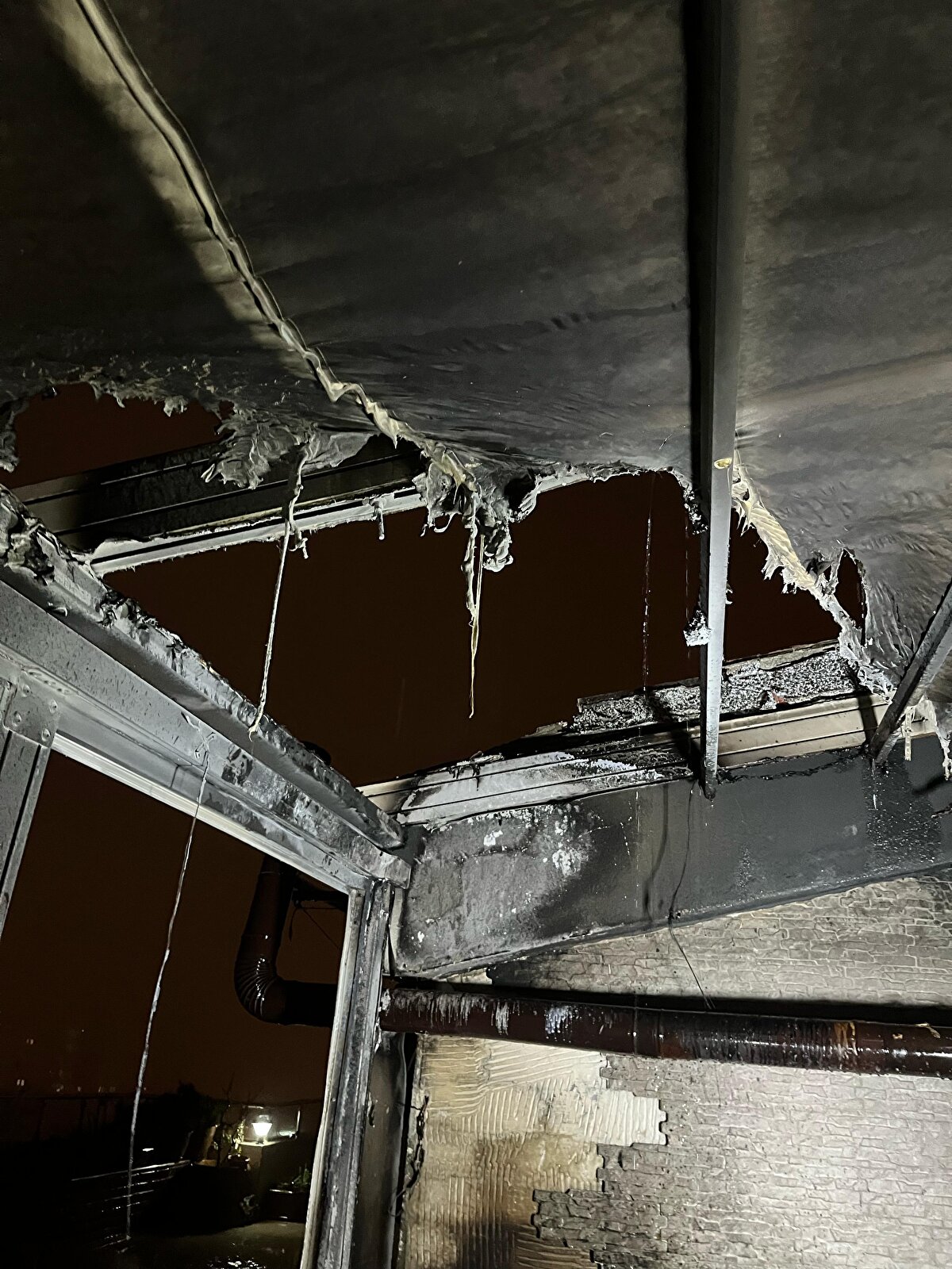 ‘Sefo’ mahlaslı rap şarkıcısı Seyfullah Sağır’ın aile evinde henüz bilinmeyen bir nedenle yangın çıktı.