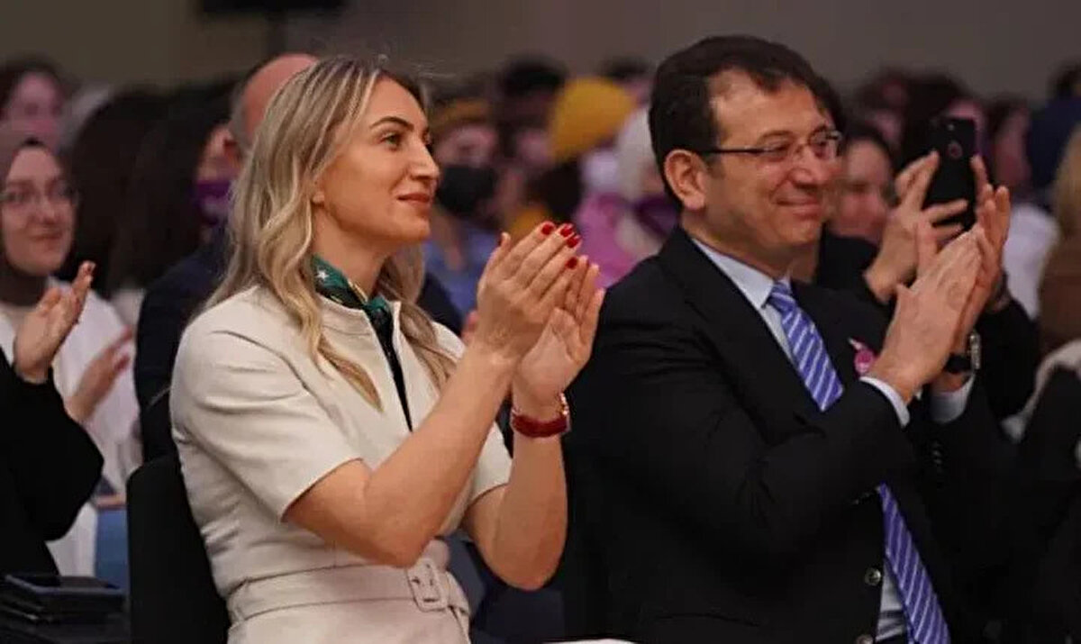 İstanbul Cumhuriyet Başsavcılığınca, tutuklanmasının ardından İBB Başkanlığı görevinden uzaklaştırılan Ekrem İmamoğlu'nun da aralarında bulunduğu zanlılar hakkında 'suç örgütü yöneticisi olmak, suç örgütüne üye olmak, irtikap, rüşvet, nitelikli dolandırıcılık, kişisel verileri hukuka aykırı ele geçirmek ve ihaleye fesat karıştırmak' suçlarından yürütülen yolsuzluk soruşturması devam ediyor.