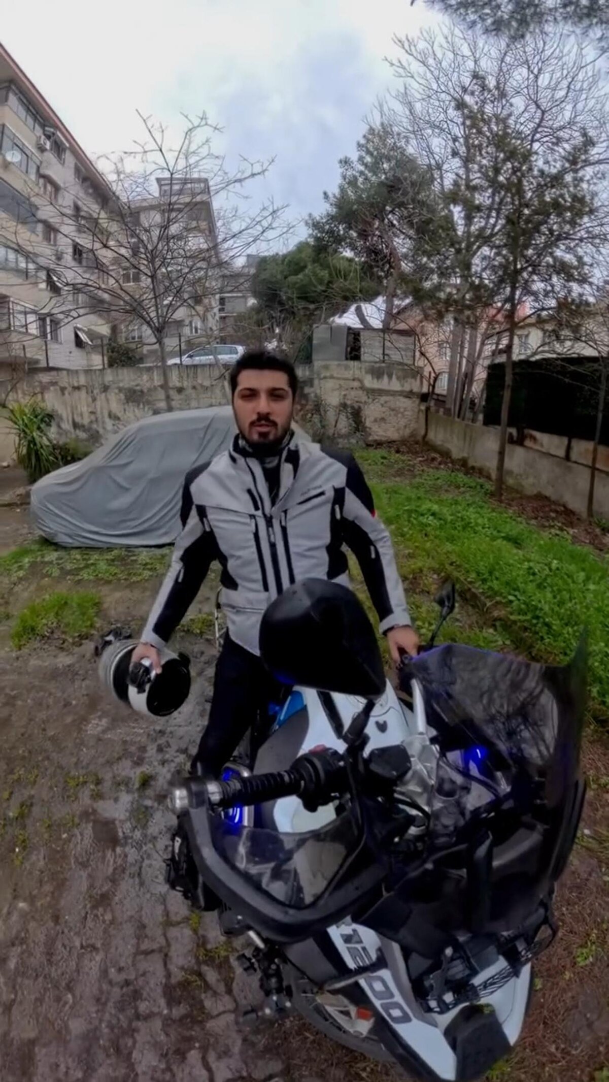 Aydoğdu, ambulansla Ulus’taki özel bir hastaneye kaldırarak tedavi altına aldı. Ameliyata alınan Aydoğdu, yapılan tüm müdahalelere rağmen kurtarılamadı.