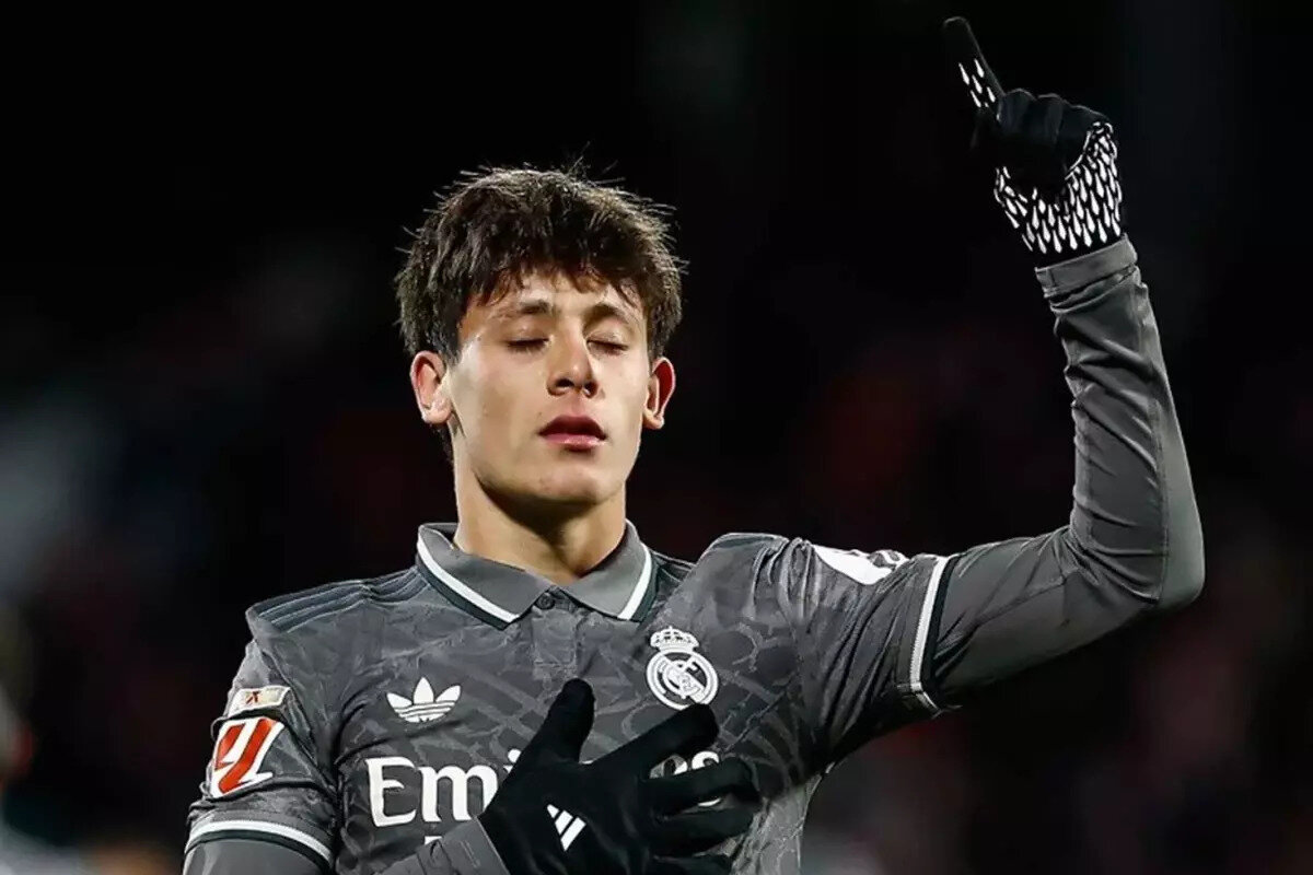 Arda Güler farklı bir şeyler deneyen tek oyuncu, ama takım arkadaşları ona güvenmiyor. Brahim, topu ver, Tanrı aşkına! Bu yüzden kaybettik.<br><br>