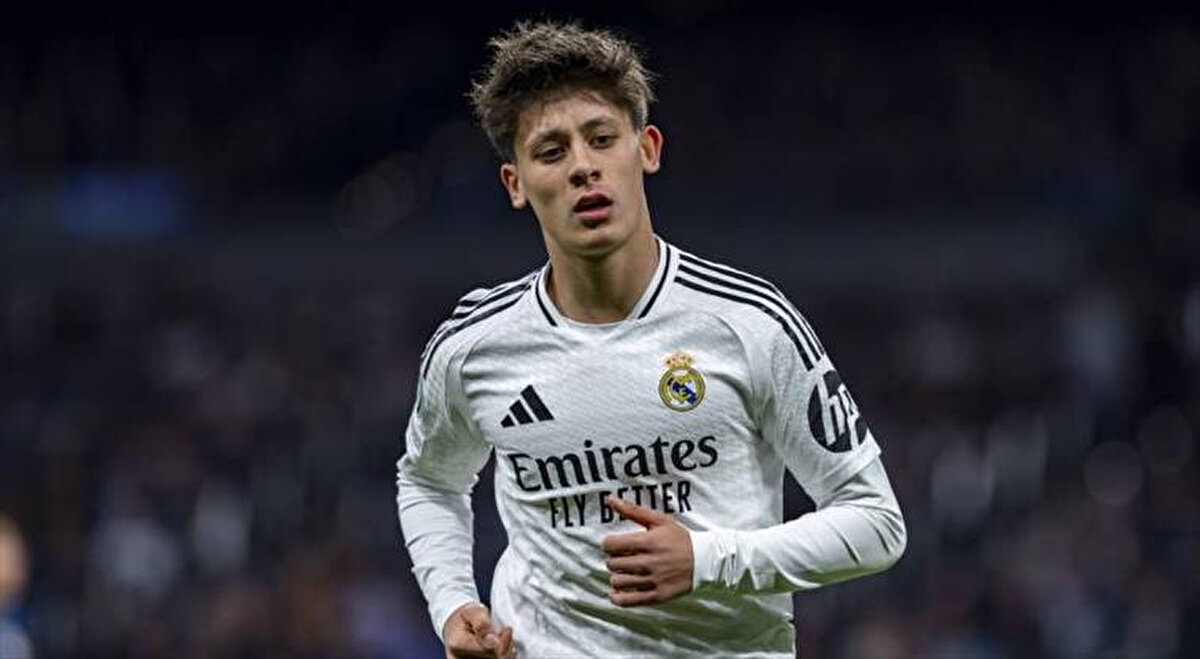 Milli futbolcu mesajında, "İyi günler de olacak, dünkü gibi kötü günler de olacak ama söz veriyoruz, mücadeleden vazgeçerek bu beyaz formayı asla lekelemeyeceğiz!" ifadelerine yer verdi.<br>