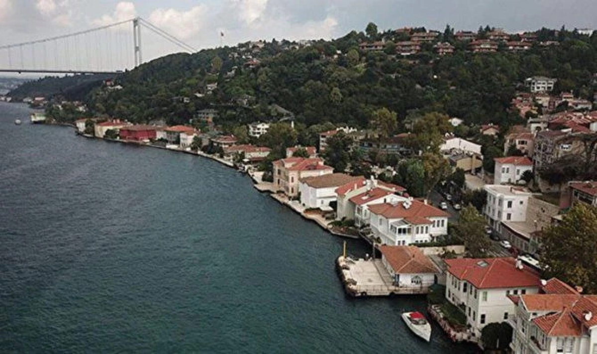 Son İstanbul depremi, zengin yatırımcıları da tedirgin etti. Gayrimenkul danışmanlarına göre, deprem sonrası lüks yalı satışlarında artış yaşandı.