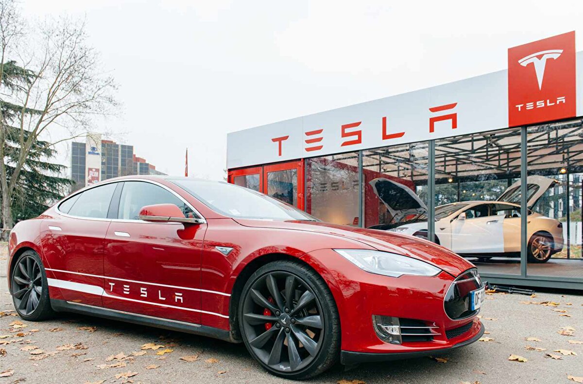 9. Tesla: 917.81 milyar dolar 