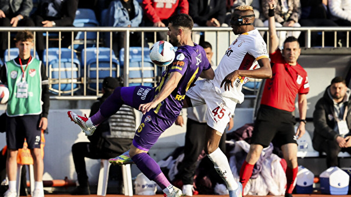 Cuesta ve Jelert kadroda yoktu<br><br>Okan Buruk, Kolombiyalı stoper Carlos Cuesta ile Danimarkalı bek Elias Jelert'i kadroya almadı. Tecrübeli teknik adam, yabancı kuralından dolayı kadroya giremeyecek oyuncular konusunda kararını Cuesta ve Jelert'ten yana kullandı.