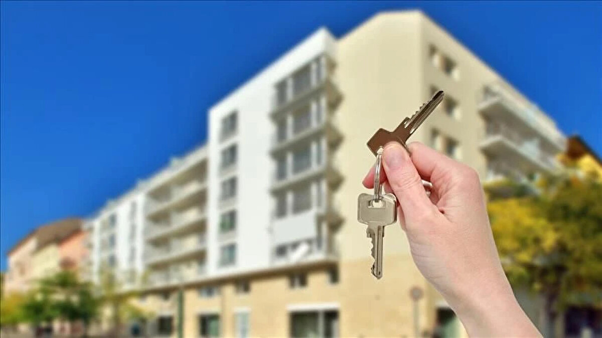 Kurum, "Deprem üzerinden siyaset yapmayın. Gelin hep birlikte İstanbul'u kurtaralım. Biz size, siz bize destek olun. Üç tane ben yapıyorsam bir tane de sen yap. Belediyesi, vatandaşı, bakanlığı hep birlikte bu mücadeleyi yapalım" dedi.