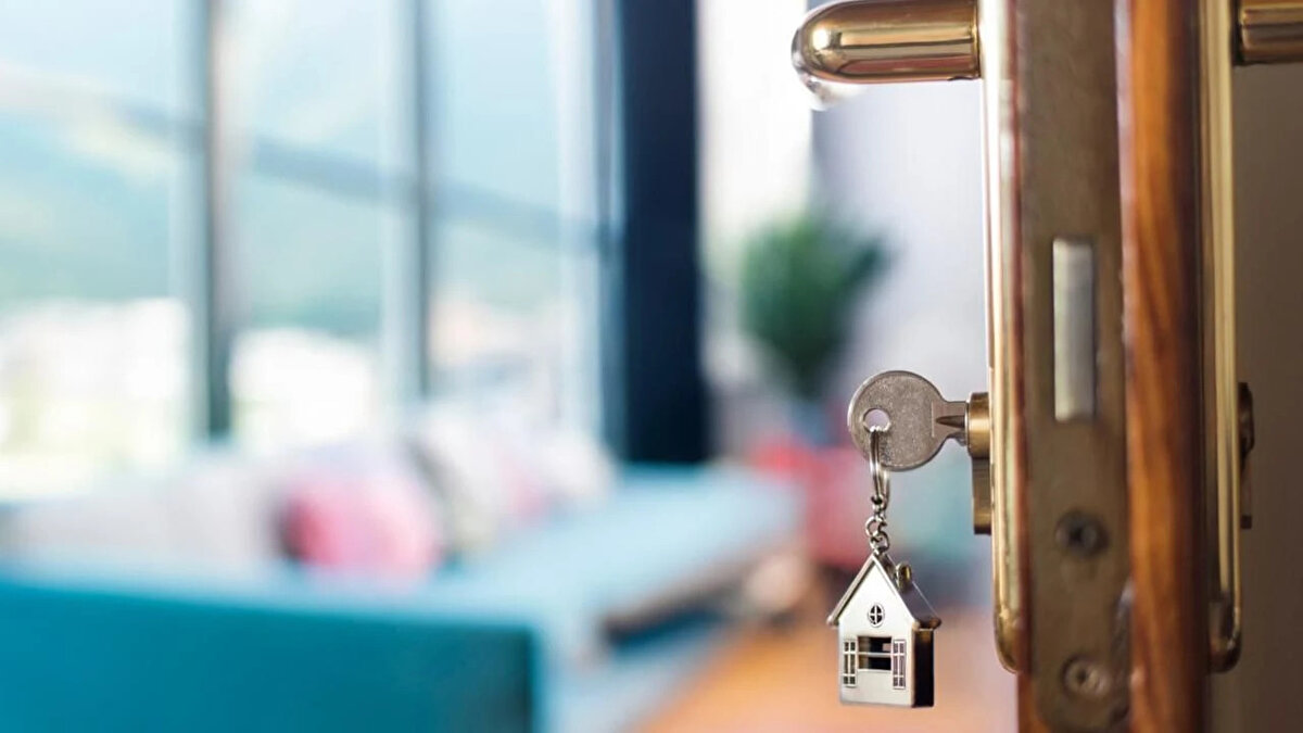 Hasarların yüzde 80'i Avrupa yakasından. Bütün hasar tespiti 2-3 gün içerisinde tamamlamış olacağız. Arkadaşlarımıza talimat verdim, binası az hasar almış vatandaşlarımızla irtibata geçilecek. Depremde az hasar almış binaları Yarısı Bizden kampanyasına dahil edeceğiz."<br><br>