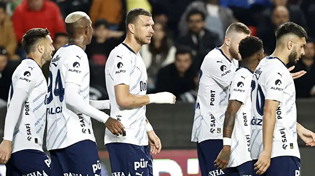 53-) Fenerbahçe<br>235.30 mil. €