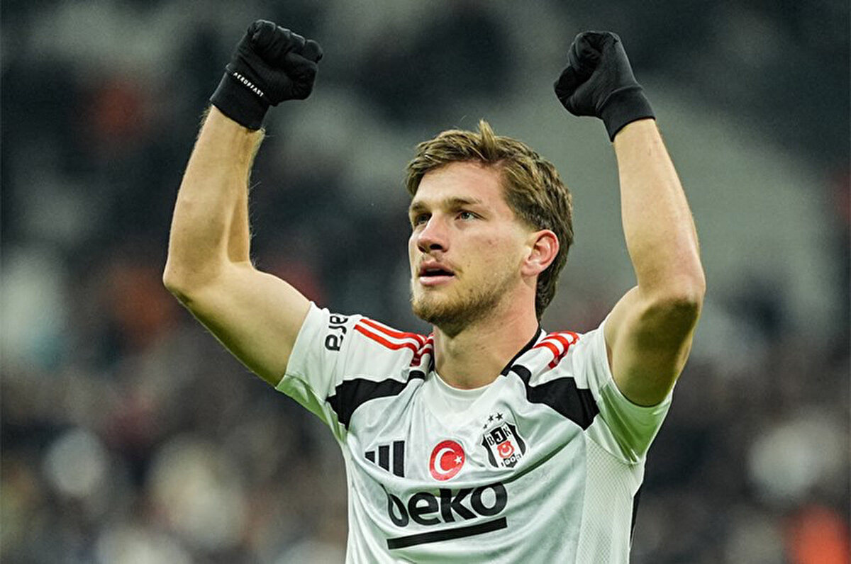 Beşiktaş ile 2028 yılına kadar sözleşmesi bulunan Semih Kılıçsoy bu sezon 42 maçta 4 gol, 6 asistlik peformans sergiledi.<br>