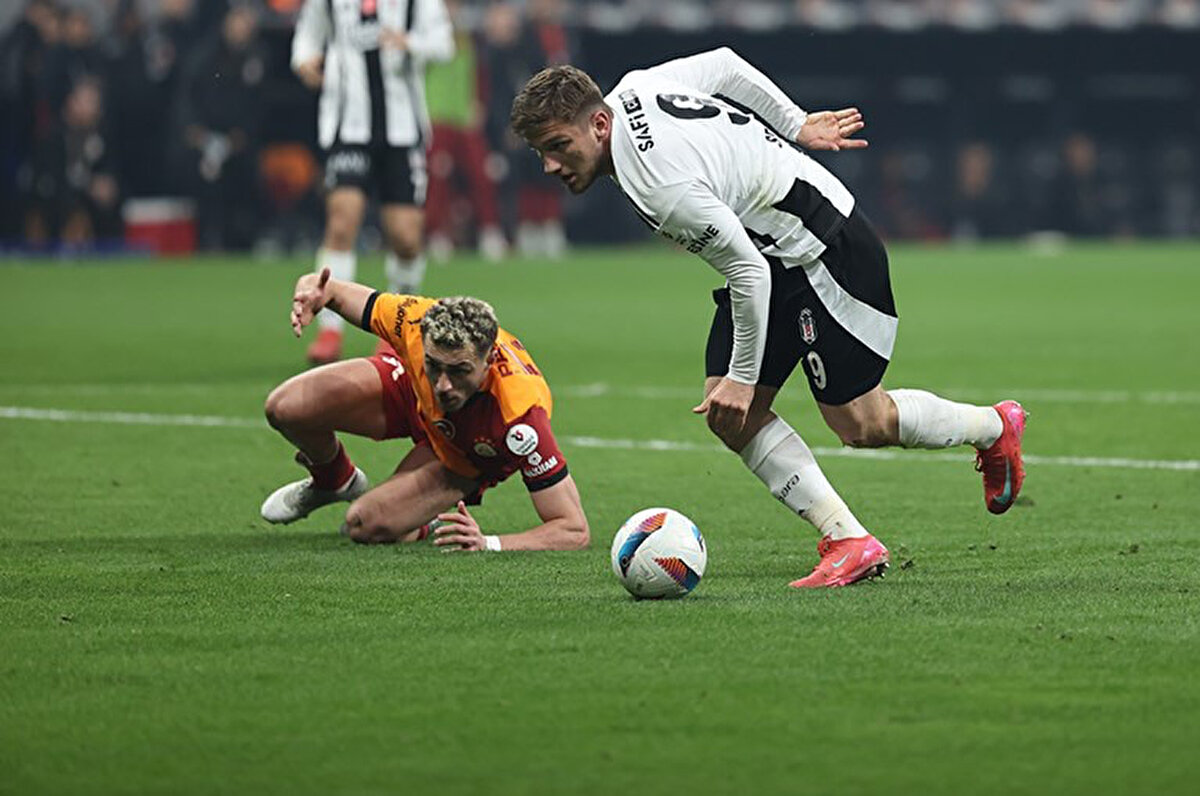 Avrupa kulüpleri tarafından yakından takip edilen Semih'in siyah beyazlı takımdaki geleceği açısından önümüzdeki mayıs ayı kritik bir önem arz ediyor.<br>