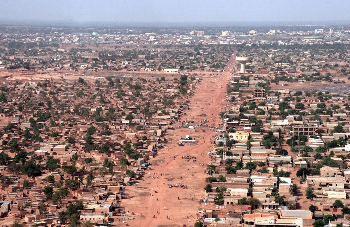 İsviçreli hava kalite teknolojisi şirketi IQAir'in internet sitesinde anlık olarak paylaştığı veriler dünyada en kirli büyük kentler arasında İstanbul'un 19'uncu sırada yer aldığını gösteriyor.