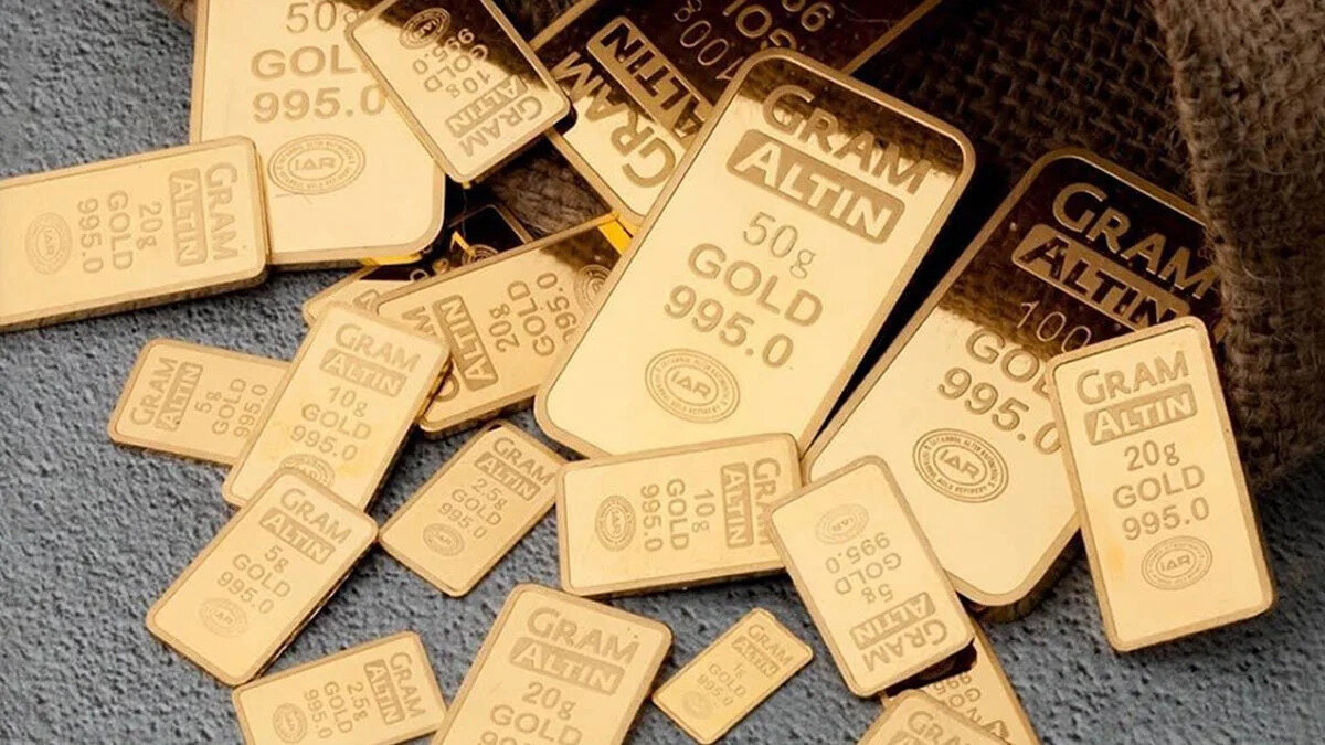 Altın fiyatlarında son durum (28 Nisan 2025 Pazartesi)<br>Altın piyasasında ons altın bugün saat 18:30 itibariyle 3,329 dolardan işlem gördü. Düne göre değişim oranı %0.29... Kapalı Çarşı’da gram altın %0,34 artışla 4.114,06 liradan alıcı buldu. Çeyrek altının alış fiyatı ise 6.581,79 TL, satış fiyatı 6.726,49 TL oldu. Cumhuriyet altını da 26.823,68 liradan işlem gördü.