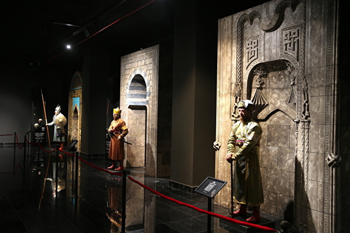 Taş, bu eserlerin Türk milleti, Türk tarihi ve Anadolu Selçuklu sultanları adına çok değerli bilgi sunduğu için kendisini de gururlandırdığını söyledi.