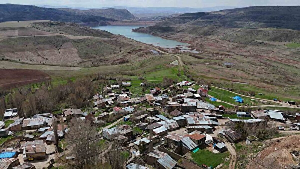 50 yıl önce annesinin isteği üzerine doktor olan Çocuk Sağlığı ve Hastalıkları Uzmanı Doktor Cahit Gümüşer'den sonra dönemin gençleri birer birer tıp fakültesi kazanıyor.