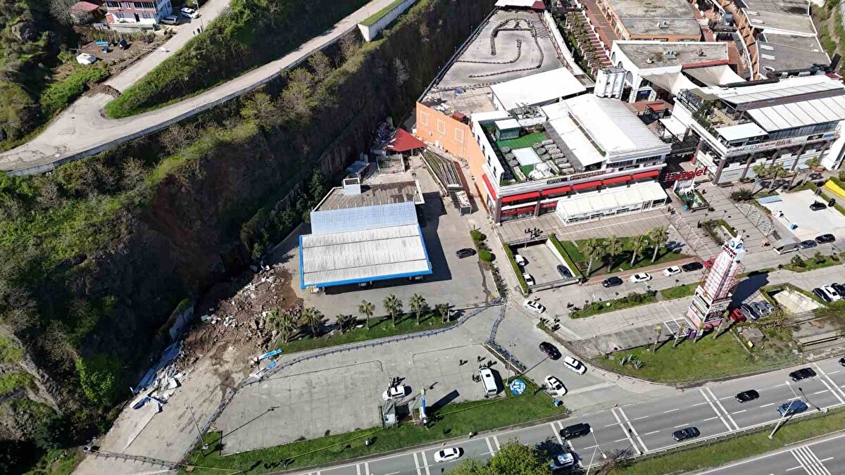 Cenazelerin Terme ilçesi Akçaykaracalı Mahallesi'nde ikindi vakti toprağa verileceği öğrenildi.