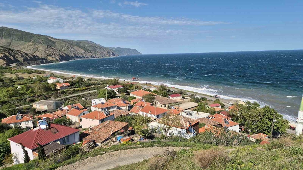 Tekirdağ’ın Şarköy ilçesine bağlı Gaziköy Mahallesi’nde, Silivri açıklarında meydana gelen 6.2 büyüklüğündeki depremden bir gün önce yoğun gaz kokusu hissedilmiş.