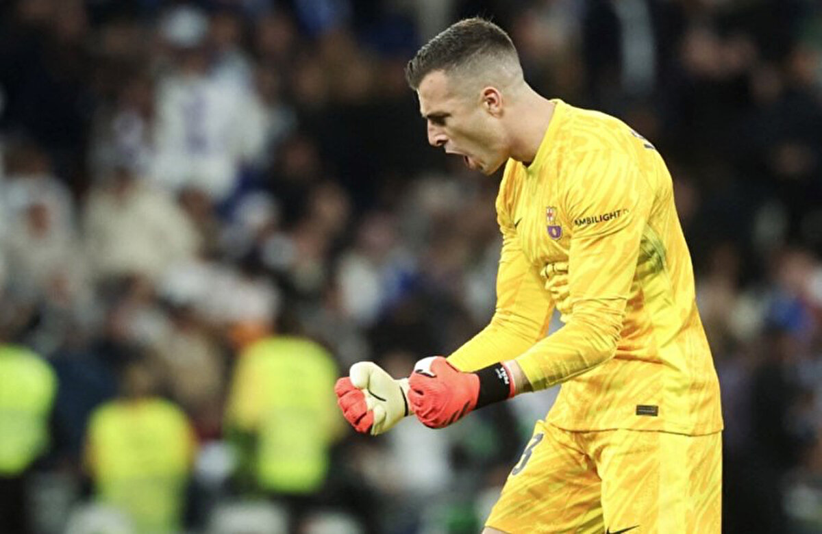 Galatasaray'ın diğer kaleci adaylarının ise Real Madrid'de yedek kalan Andriy Lunin ve 2021-2022 sezonunda sarı kırmızılılarda kiralık olarak forma giyen Barcelonalı Inaki Pena olduğu ileri sürüldü.<br>